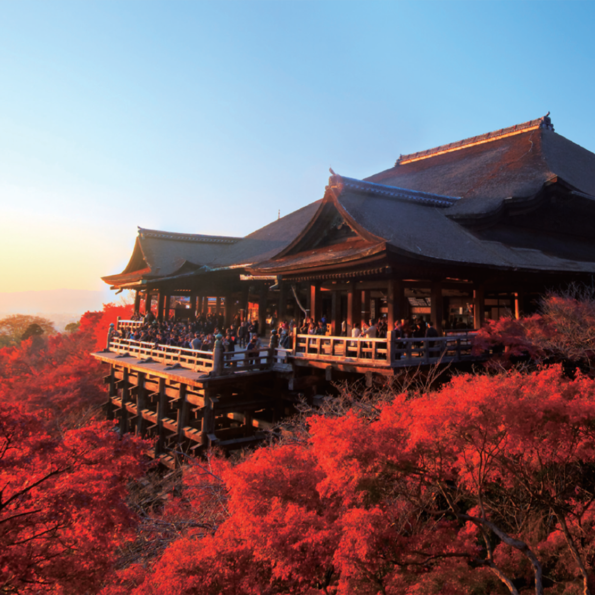 ここにしかない京都がある。<br />
人々が東山に惹かれ続ける理由があります。